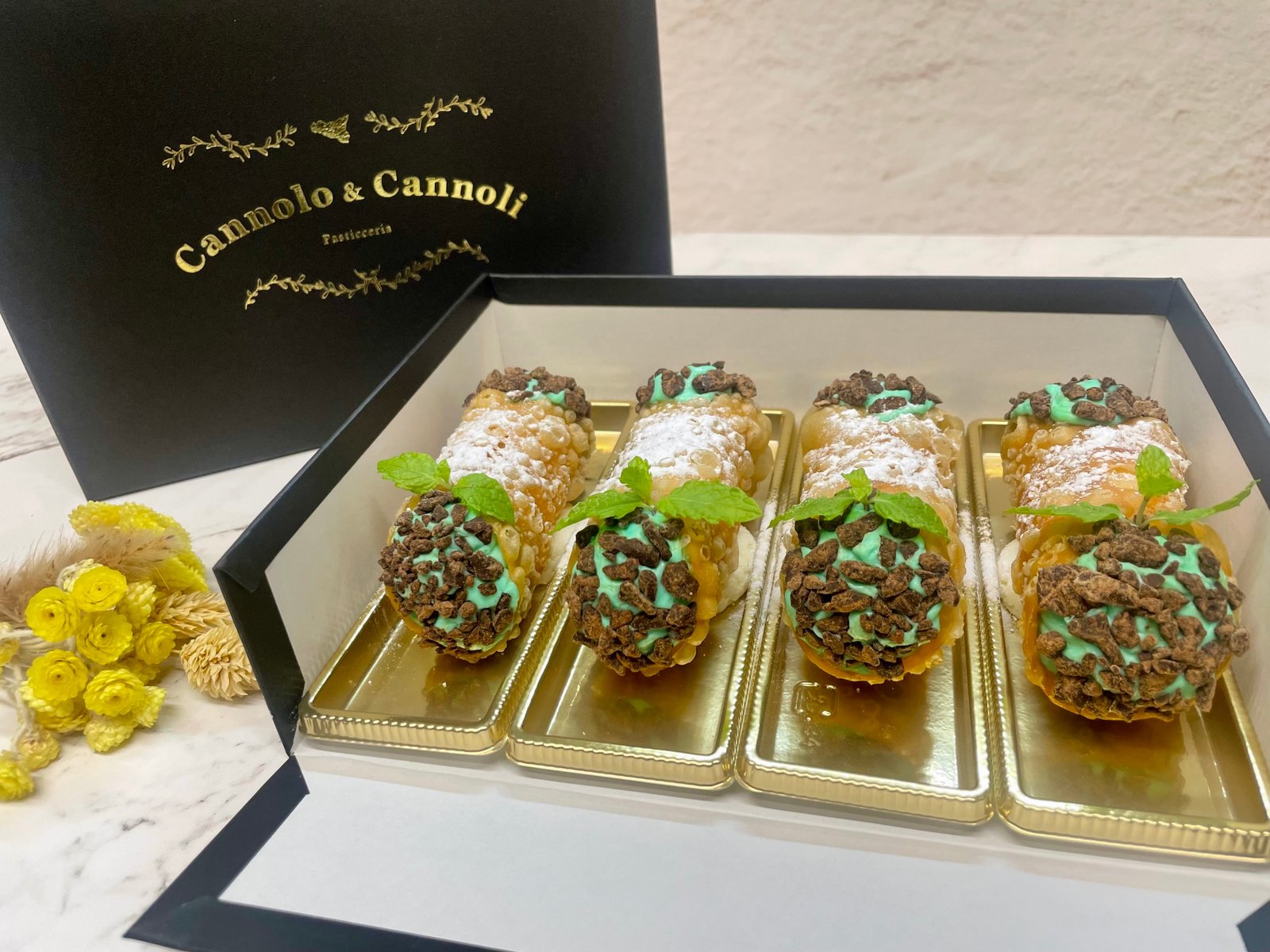 【冷凍】《チョコミントクリーム4本》ざくざくコルネ 大〈グランデ〉